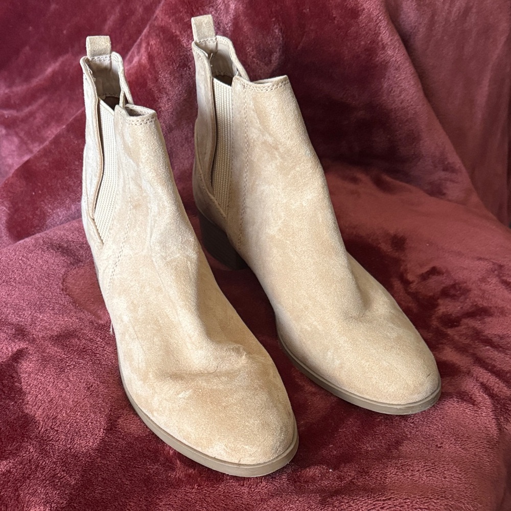 Qupid Beige Ankle Booties